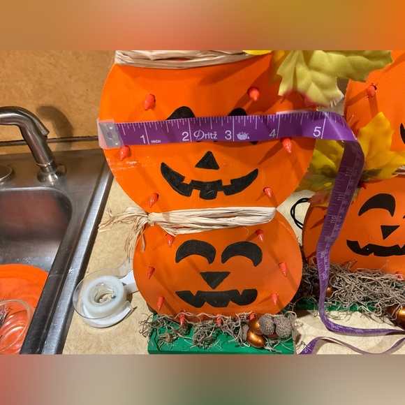 Handcrafted/ hand painted wood Halloween stacked pumpkins with orange lights on. - Picture 6 of 6